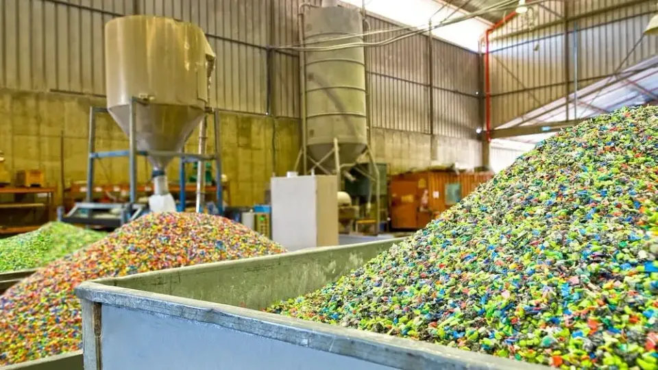 5 Inovasi Terkini Pemanfaatan Limbah Plastik | Tokoplas.com