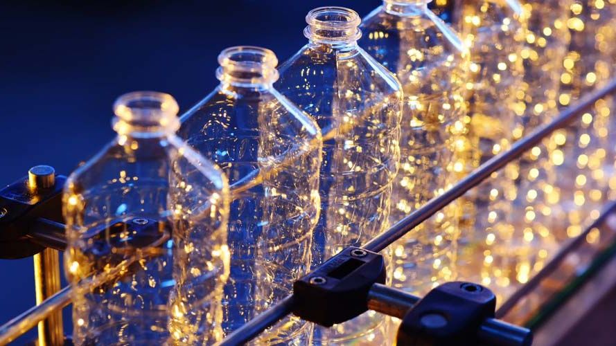 Bagaimana Proses Manufaktur Pembuatan Botol Plastik? | Tokoplas.com
